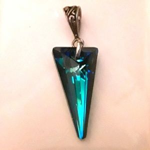 STUNNING BLUE CRYSTAL PENDANT